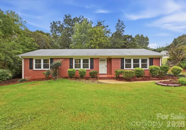 Photo 1 of Single family home for sale at 655 Greenbriar Ave, Rock Hill, SC 29730 | MLS# 4429984 | Listing updated on 2026-10-05