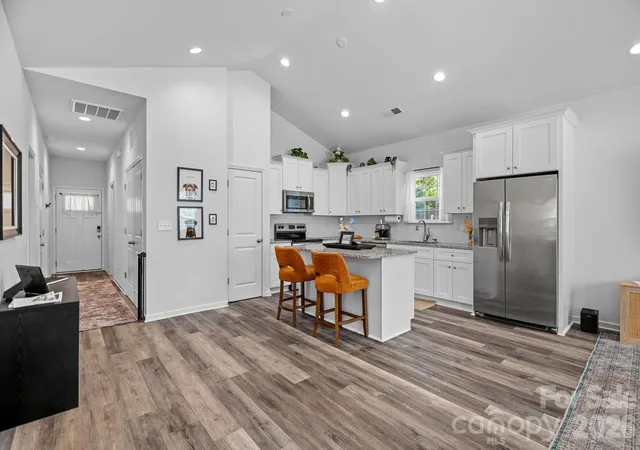 Photo 3 of Single family home for sale at 521 Porter St, Charlotte, NC 28208 | MLS# 4429994 | Listing updated on 2026-10-08