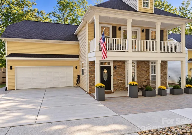 Photo 1 of Single family home for sale at 13118 Windy Lea Ln, Huntersville, NC 28078 | MLS# 4429996 | Listing updated on 2026-10-02