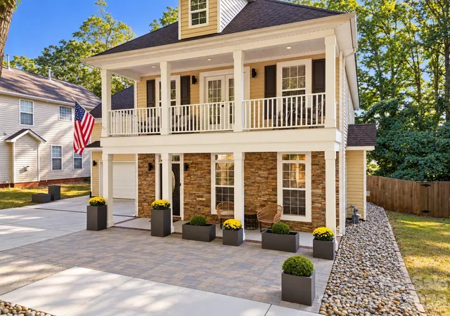 Photo 2 of Single family home for sale at 13118 Windy Lea Ln, Huntersville, NC 28078 | MLS# 4429996 | Listing updated on 2026-10-02