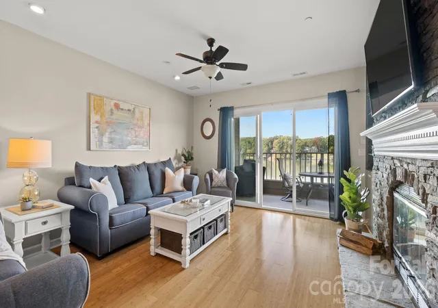 Listing Photo 4 - Condo for sale in building located at 9817 Emerald Pt Dr, Charlotte, NC 28278 - Unit #8