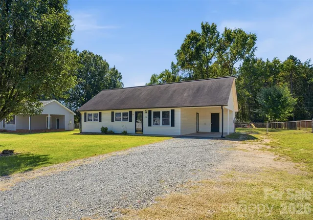 Photo 2 of Single family home for sale at 2200 Salisbury Hwy, Statesville, NC 28677 | MLS# 4429999 | Listing updated on 2026-10-01