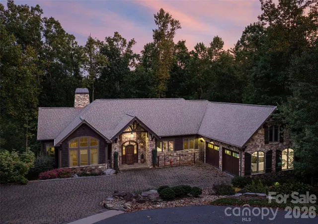 Photo 1 of Single family home for sale at 2 Cherokee Orchard Ct, Fairview, NC 28730 | MLS# 4430001 | Listing updated on 2026-10-14
