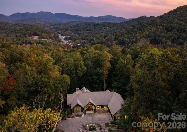Photo 2 of Single family home for sale at 2 Cherokee Orchard Ct, Fairview, NC 28730 | MLS# 4430001 | Listing updated on 2026-10-14
