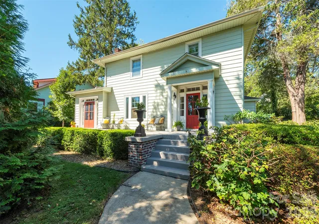 Photo 1 of Single family home for sale at 710 Merrimon Ave, Asheville, NC 28804 | MLS# 4430007 | Listing updated on 2026-10-02