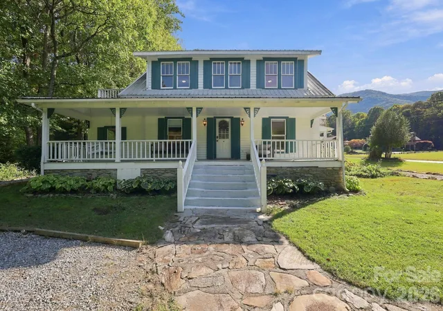 Photo 3 of Single family home for sale at 125 Timberline Dr, Maggie Valley, NC 28751 | MLS# 4430020 | Listing updated on 2026-10-07