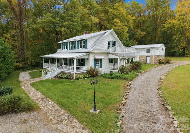 Photo 3 of Single family home for sale at 125 Timberline Dr, Maggie Valley, NC 28751 | MLS# 4430020 | Listing updated on 2026-10-17