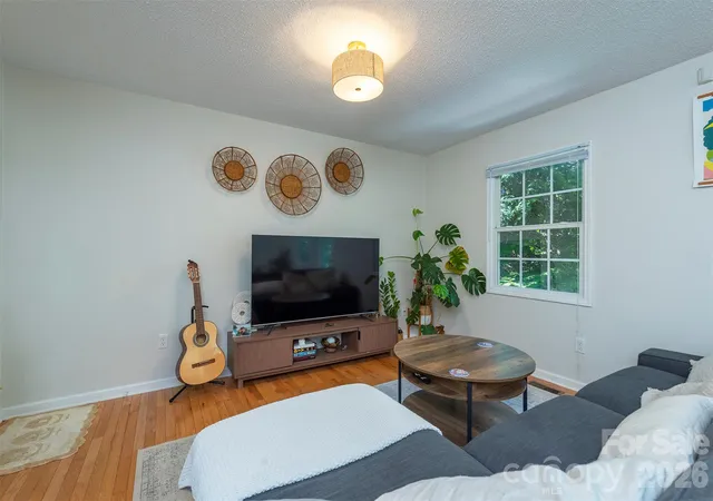 Photo 2 of Single family home for sale at 17 Castle St, Asheville, NC 28803 | MLS# 4430050 | Listing updated on 2026-10-08
