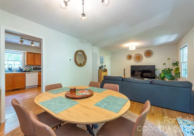 Photo 4 of Single family home for sale at 17 Castle St, Asheville, NC 28803 | MLS# 4430050 | Listing updated on 2026-10-08