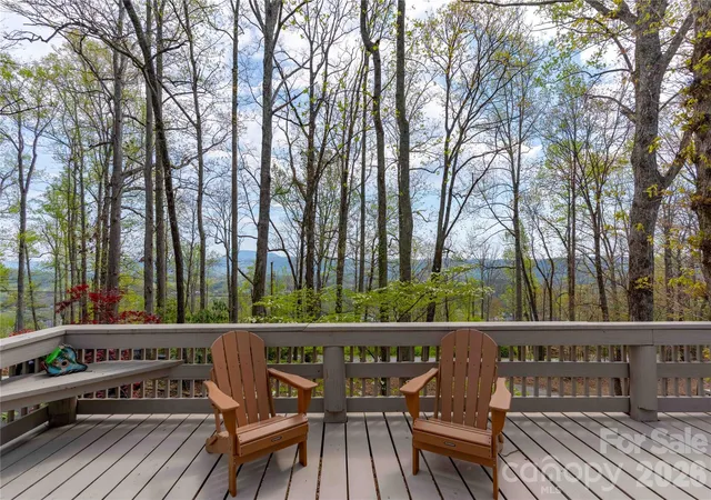 Photo 3 of Single family home for sale at 39 Tatham Rd, Hendersonville, NC 28792 | MLS# 4430051 | Listing updated on 2026-10-08