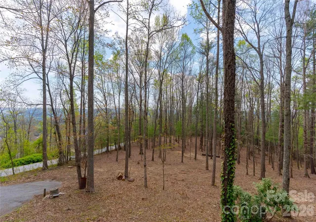 Photo 4 of Single family home for sale at 39 Tatham Rd, Hendersonville, NC 28792 | MLS# 4430051 | Listing updated on 2026-10-08