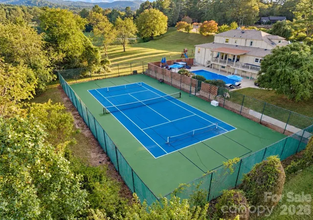Photo 3 of Single family home for sale at 422 Crooked Crk Rd, Hendersonville, NC 28739 | MLS# 4430055 | Listing updated on 2026-10-05
