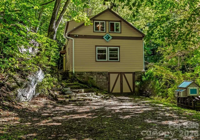 Photo 1 of Single family home for sale at 2554 Winter Star Rd, Burnsville, NC 28714 | MLS# 4430056 | Listing updated on 2026-10-01