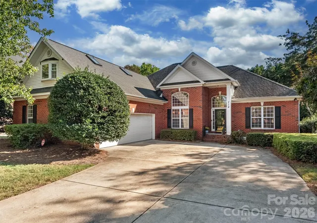 Photo 1 of Single family home for sale at 714 Corinthian Pl, Charlotte, NC 28211 | MLS# 4430064 | Listing updated on 2026-10-17