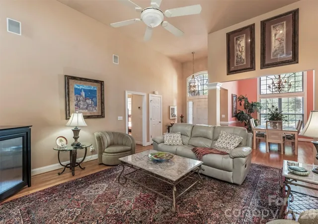 Photo 3 of Single family home for sale at 714 Corinthian Pl, Charlotte, NC 28211 | MLS# 4430064 | Listing updated on 2026-10-17