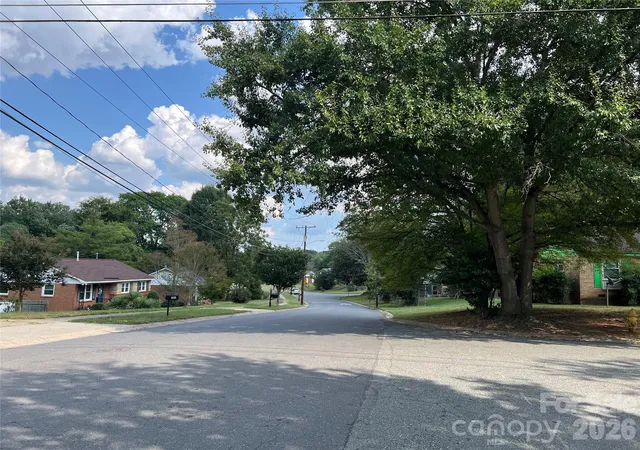 Photo 1 of Sale Pending at 8100 Carrolwood Dr, Charlotte, NC 28217 | MLS# 4430068 | Listing updated on 2026-10-06