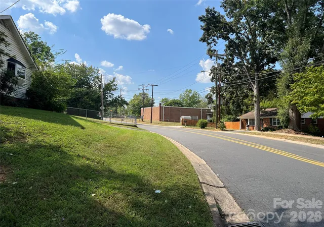 Photo 2 of Sale Pending at 8100 Carrolwood Dr, Charlotte, NC 28217 | MLS# 4430068 | Listing updated on 2026-10-06