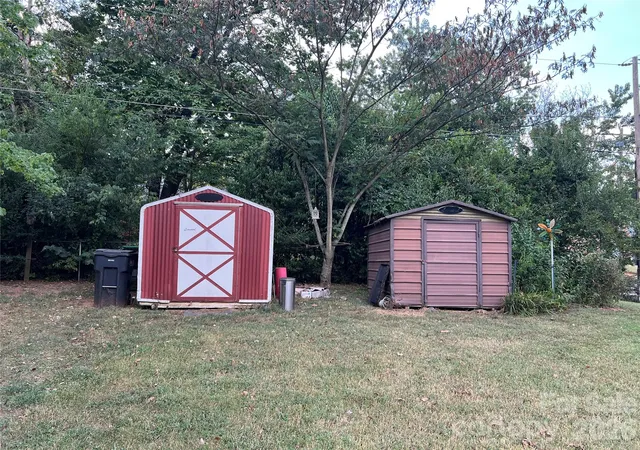 Photo 3 of Sale Pending at 8100 Carrolwood Dr, Charlotte, NC 28217 | MLS# 4430068 | Listing updated on 2026-10-06