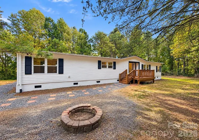 Single family home for sale at 127 Pinnacle Hts Dr, Nebo, NC 28761 | MLS# 4430069