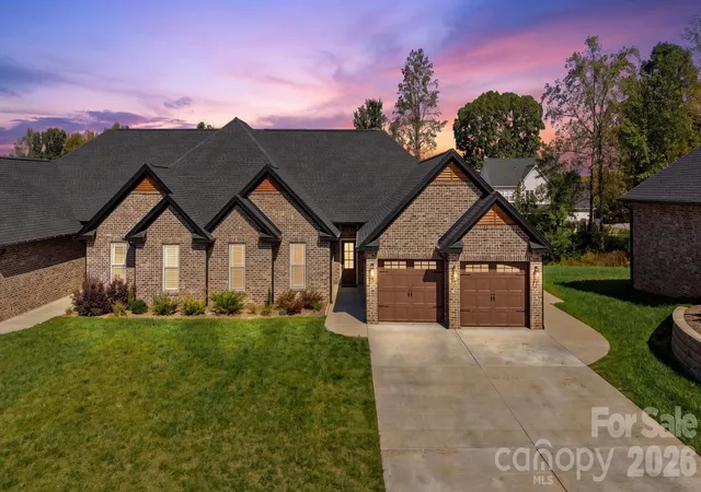 Photo 2 of Townhouse for sale at 3331 48th Avenue NE, Hickory, NC 28601 | MLS# 4430072 | Listing updated on 2026-10-26