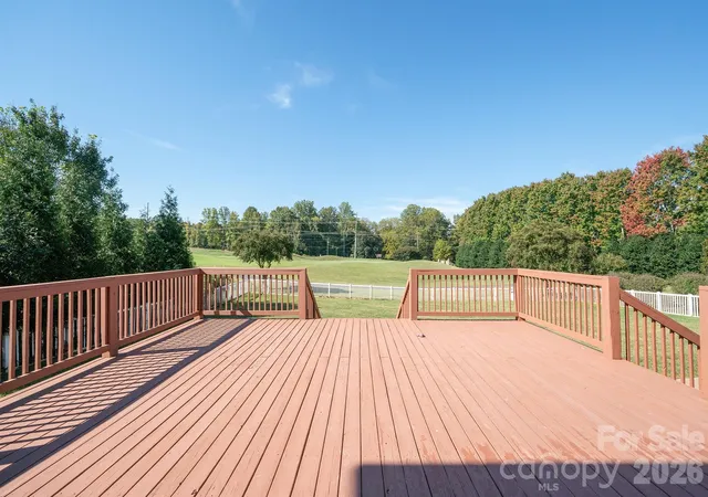 Photo 2 of Single family home for sale at 110 Fox Den Cir, Statesville, NC 28677 | MLS# 4430080 | Listing updated on 2026-10-15