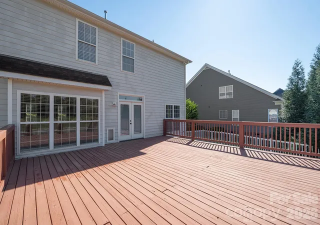 Photo 3 of Single family home for sale at 110 Fox Den Cir, Statesville, NC 28677 | MLS# 4430080 | Listing updated on 2026-10-15