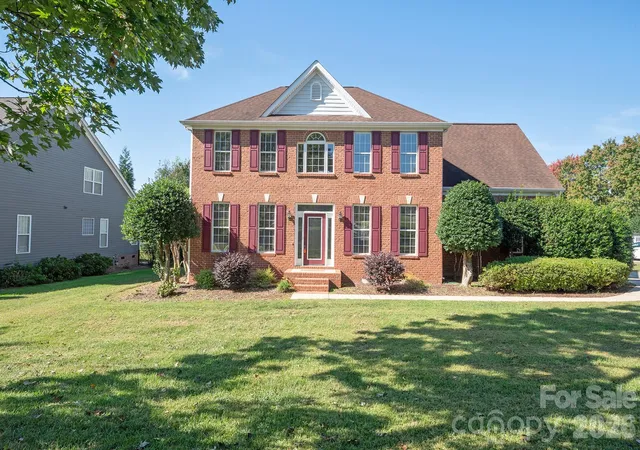 Photo 1 of Single family home for sale at 110 Fox Den Cir, Statesville, NC 28677 | MLS# 4430080 | Listing updated on 2026-10-15