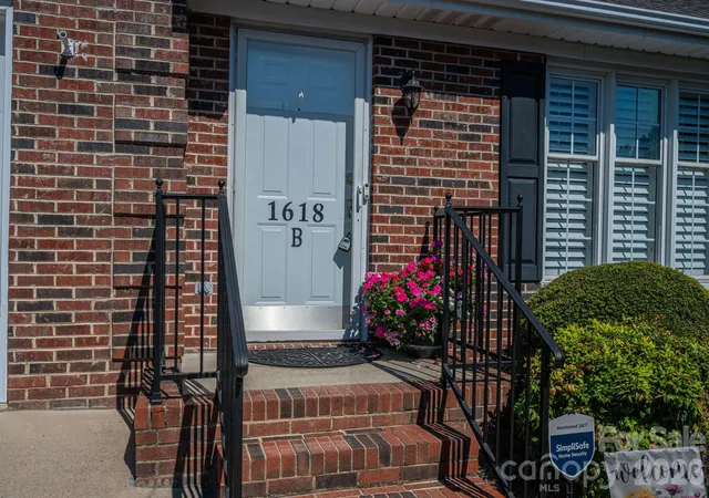 Photo 2 of Condo for sale at 1618 B Union Rd, Gastonia, NC 28054 | MLS# 4430084 | Listing updated on 2026-10-04