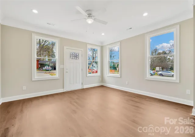 Photo 3 of House for sale at 452 Dawn Cir, Charlotte, NC 28213 | MLS# 4430090 | Listing updated on 2026-10-06