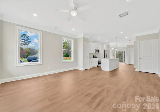 Photo 4 of House for sale at 452 Dawn Cir, Charlotte, NC 28213 | MLS# 4430090 | Listing updated on 2026-10-06