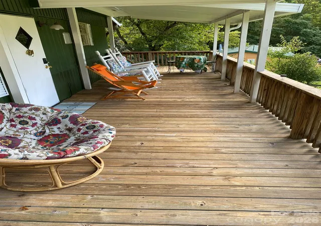 Photo 3 of Single family home for sale at 987 Angelwood Ln, Hendersonville, NC 28792 | MLS# 4430092 | Listing updated on 2026-10-07