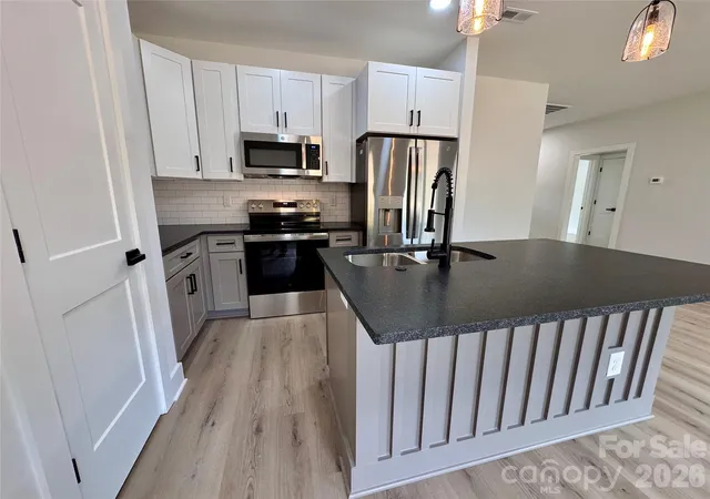Photo 3 of Single family home for sale at 606 E Robinson St, Dallas, NC 28034 | MLS# 4430104 | Listing updated on 2026-10-07
