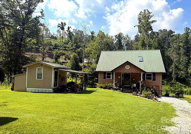 Photo 1 of Single family home for sale at 67 Alan Retreat Rd, Hendersonville, NC 28792 | MLS# 4430107 | Listing updated on 2026-10-02