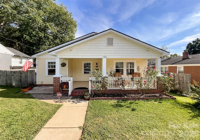Photo 1 of Single family home for sale at 1501 Effingham Rd, Charlotte, NC 28208 | MLS# 4430115 | Listing updated on 2026-10-02