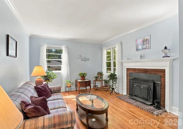 Photo 2 of Single family home for sale at 7218 Lakeside Dr N, Charlotte, NC 28215 | MLS# 4430119 | Listing updated on 2026-10-17
