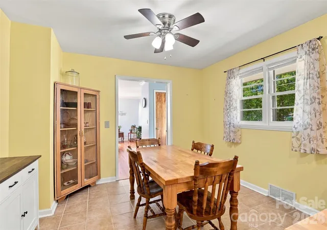 Photo 4 of Single family home for sale at 7218 Lakeside Dr N, Charlotte, NC 28215 | MLS# 4430119 | Listing updated on 2026-10-17
