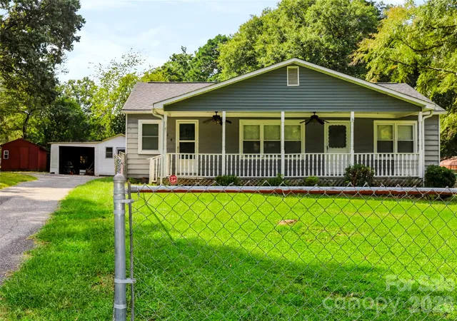 Photo 2 of Single family home for sale at 1225 White Ln, Gastonia, NC 28052 | MLS# 4430120 | Listing updated on 2026-10-10