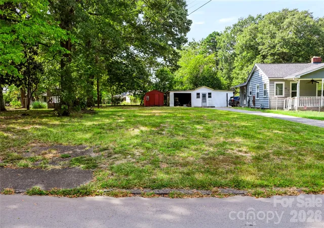 Photo 3 of Single family home for sale at 1225 White Ln, Gastonia, NC 28052 | MLS# 4430120 | Listing updated on 2026-10-10