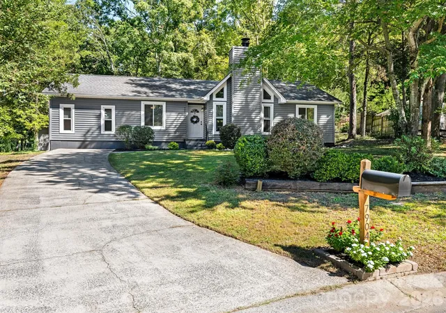 Photo 1 of Single family home for sale at 7904 Oakbark Ln, Charlotte, NC 28226 | MLS# 4430123 | Listing updated on 2026-10-28