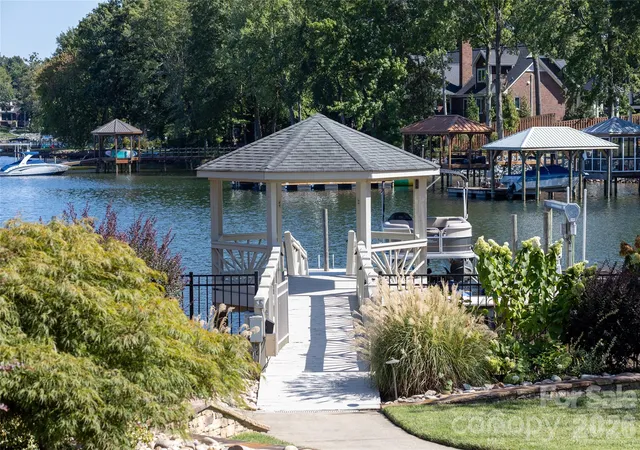 Photo 3 of Single family home for sale at 21206 Captiva Ct, Cornelius, NC 28031 | MLS# 4430124 | Listing updated on 2026-10-02