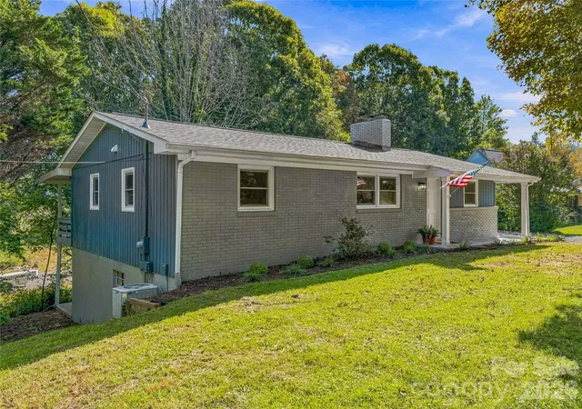 Photo 2 of Single family home for sale at 71 Murphy Hl Rd, Weaverville, NC 28787 | MLS# 4430127 | Listing updated on 2026-10-06