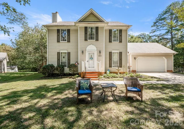 Single family home for sale at 1300 Sugar Holw Dr, Charlotte, NC 28214 | MLS# 4430135