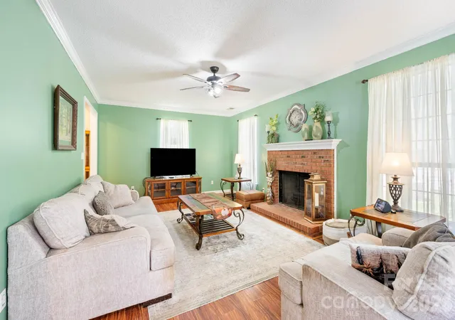 Photo 4 of Single family home for sale at 1300 Sugar Holw Dr, Charlotte, NC 28214 | MLS# 4430135 | Listing updated on 2026-10-03