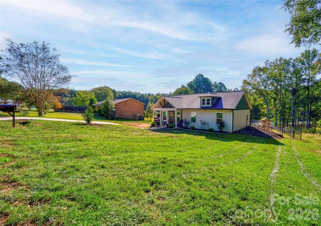 Photo 2 of Single family home for sale at 114 Crestbrook Cir, Shelby, NC 28152 | MLS# 4430138 | Listing updated on 2026-10-02