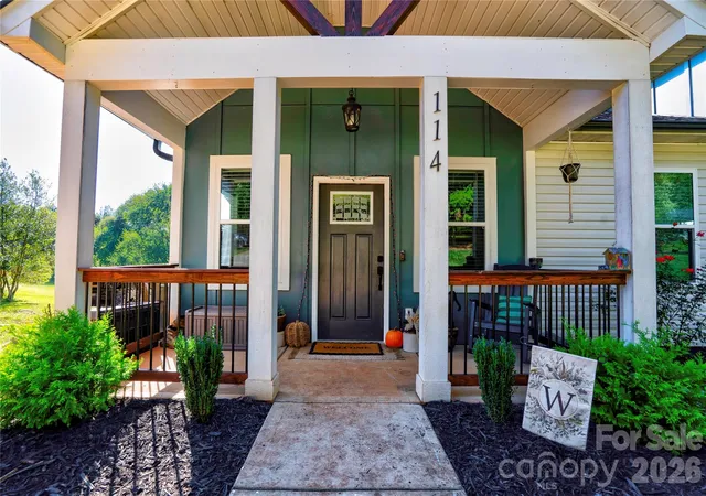 Photo 3 of Single family home for sale at 114 Crestbrook Cir, Shelby, NC 28152 | MLS# 4430138 | Listing updated on 2026-10-02