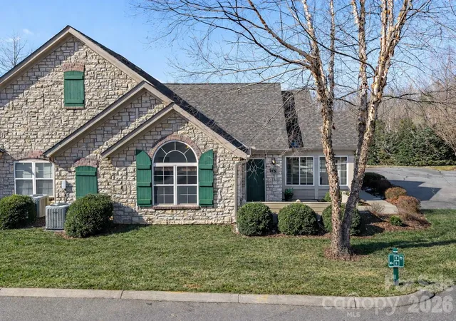 Photo 2 of Townhouse for sale at 6 Mountain Meadow Cir, Weaverville, NC 28787 | MLS# 4430139 | Listing updated on 2026-10-07
