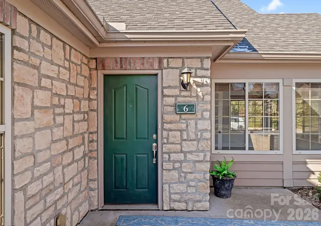 Photo 3 of Townhouse for sale at 6 Mountain Meadow Cir, Weaverville, NC 28787 | MLS# 4430139 | Listing updated on 2026-10-07