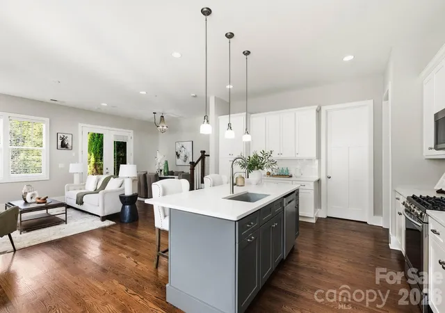 Photo 3 of Townhouse for sale at 1303 Cortland Rd E, Charlotte, NC 28209 | MLS# 4430140 | Listing updated on 2026-10-05