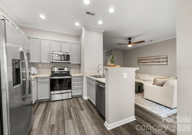 Photo 4 of Townhouse for sale at 14208 Castle Abbey Ln, Charlotte, NC 28277 | MLS# 4430141 | Listing updated on 2026-10-03