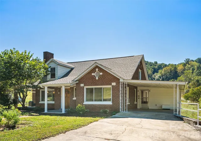 Photo 1 of Single family home for sale at 654 Ratcliff Cvs Rd, Waynesville, NC 28786 | MLS# 4430144 | Listing updated on 2026-10-01